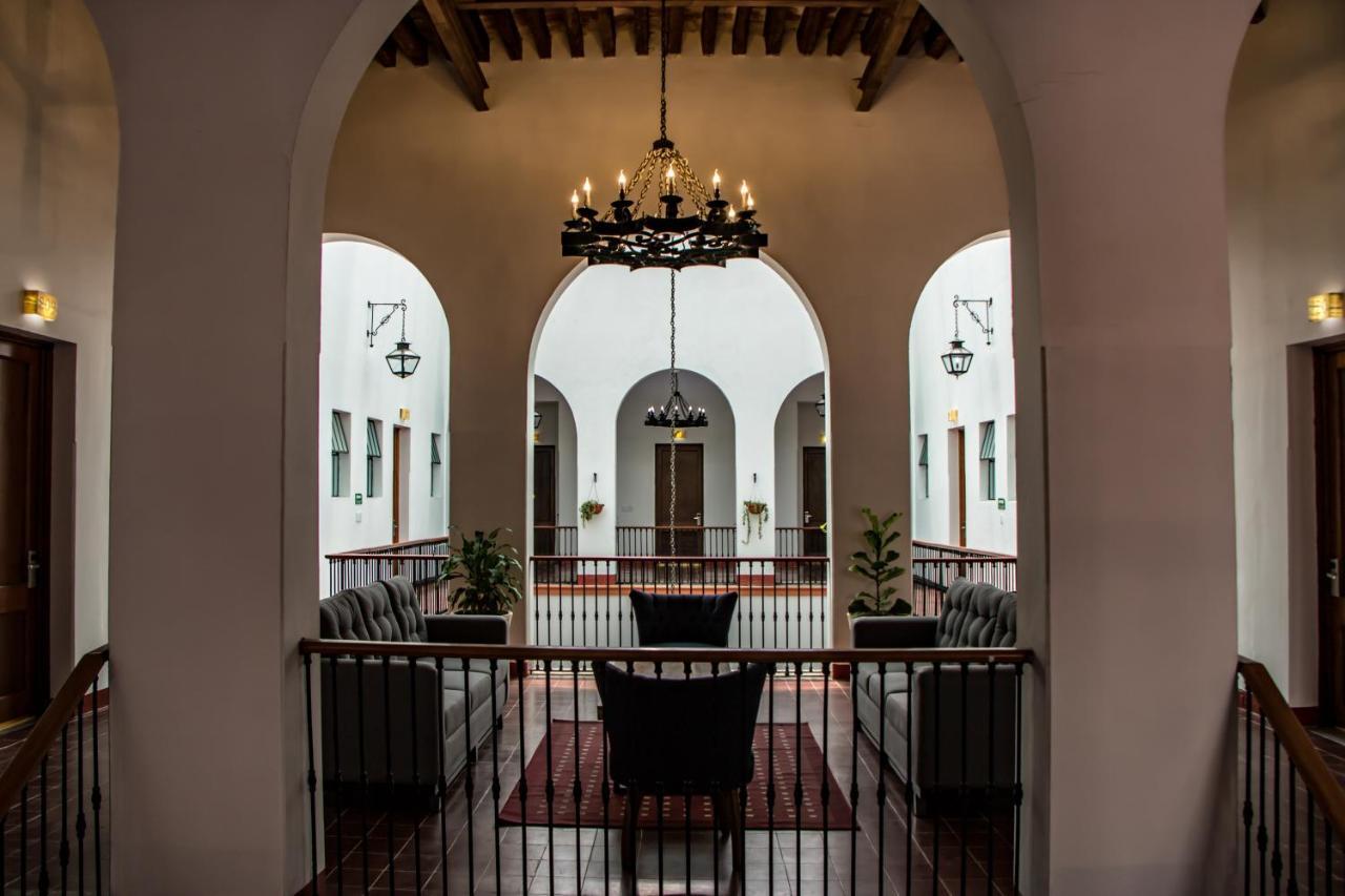 Hotel Real De Castilla Colonial グアダラハラ エクステリア 写真