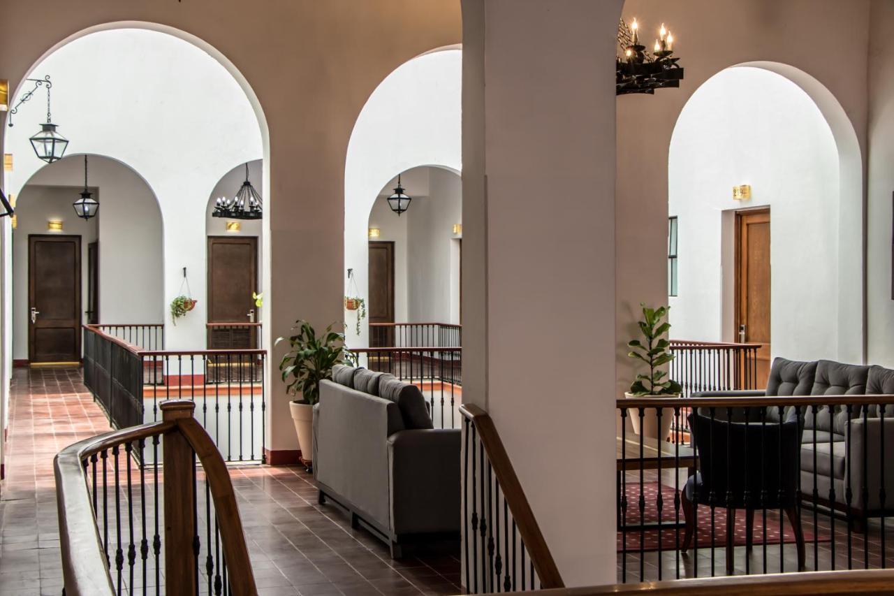 Hotel Real De Castilla Colonial グアダラハラ エクステリア 写真